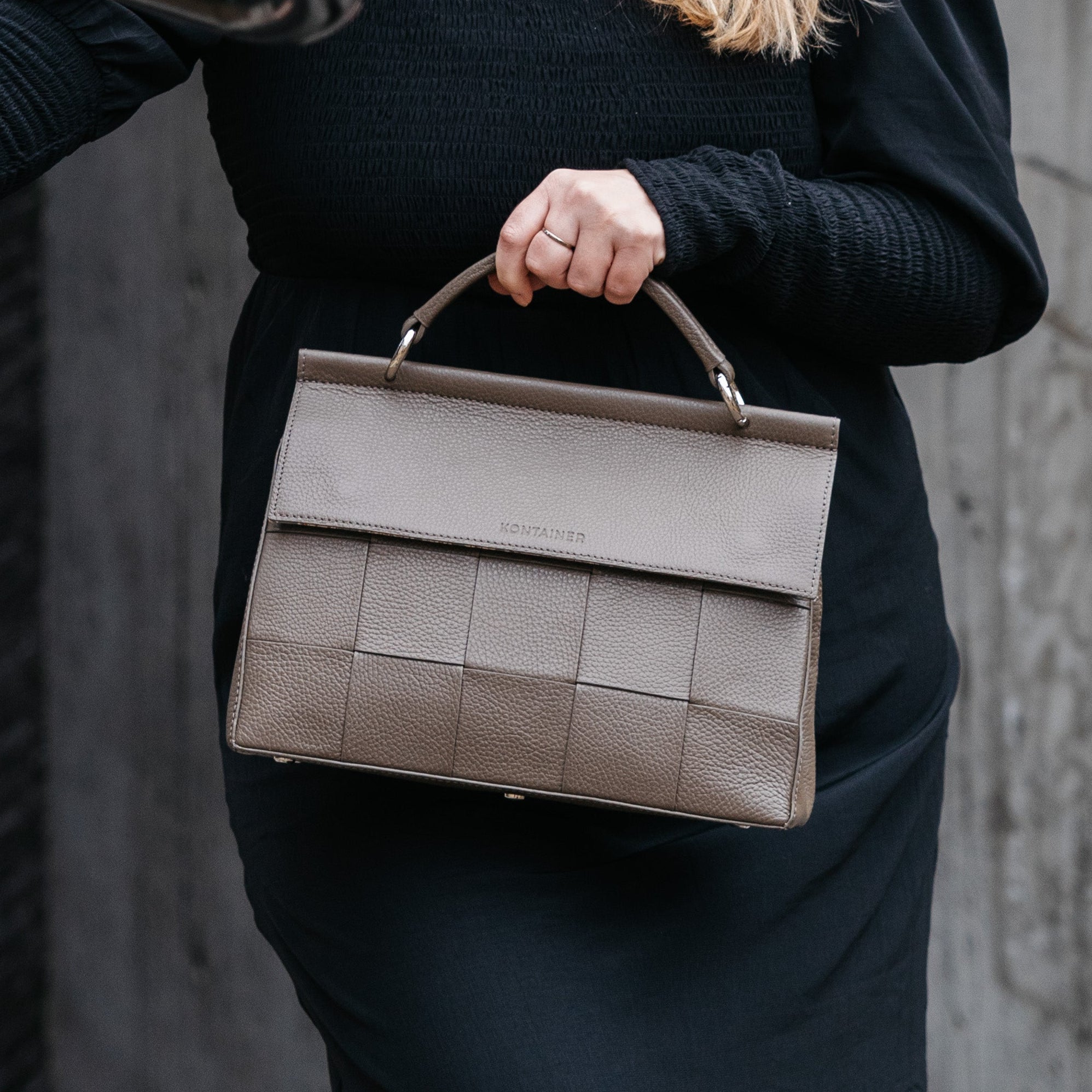 Marilyn Grau Schultertasche