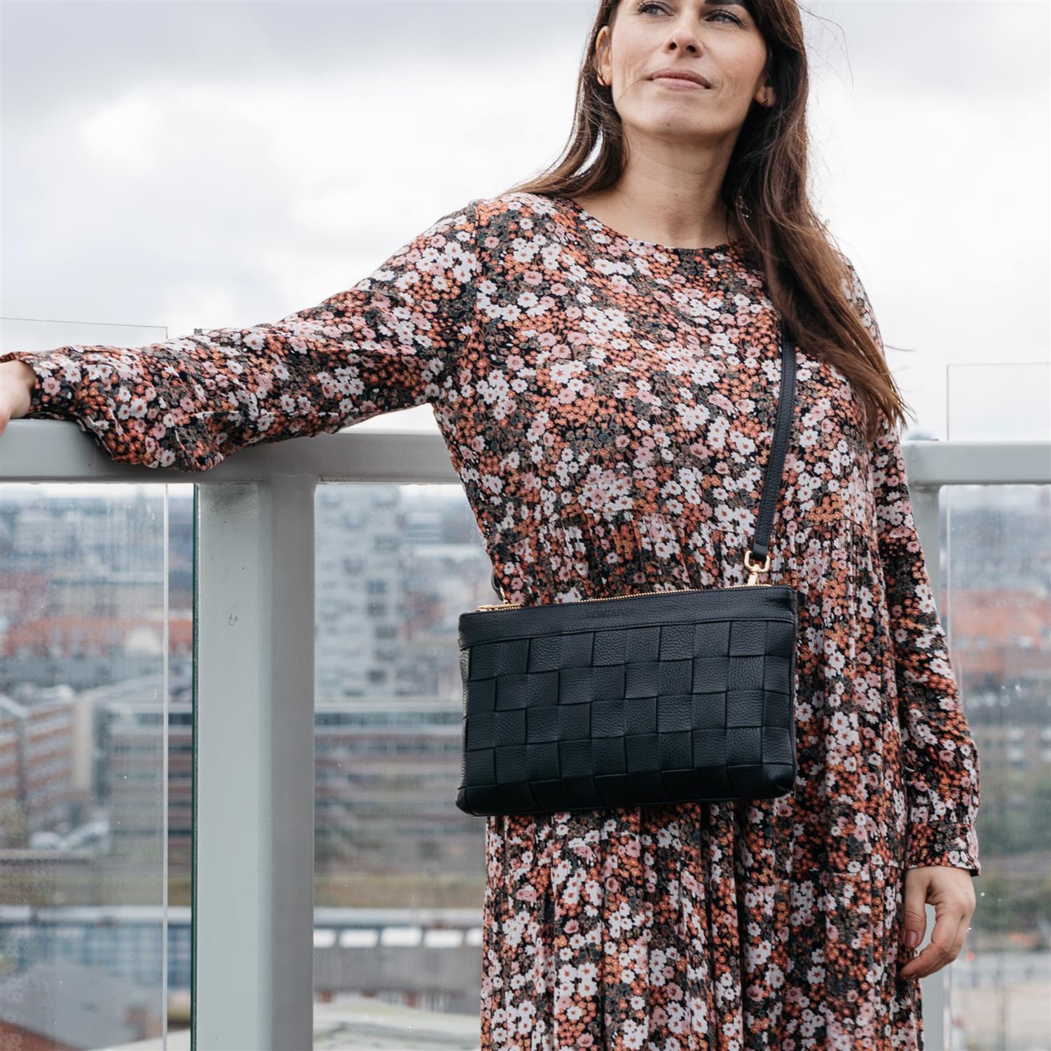 Greta Schwarz Schultertasche (No Waste!)