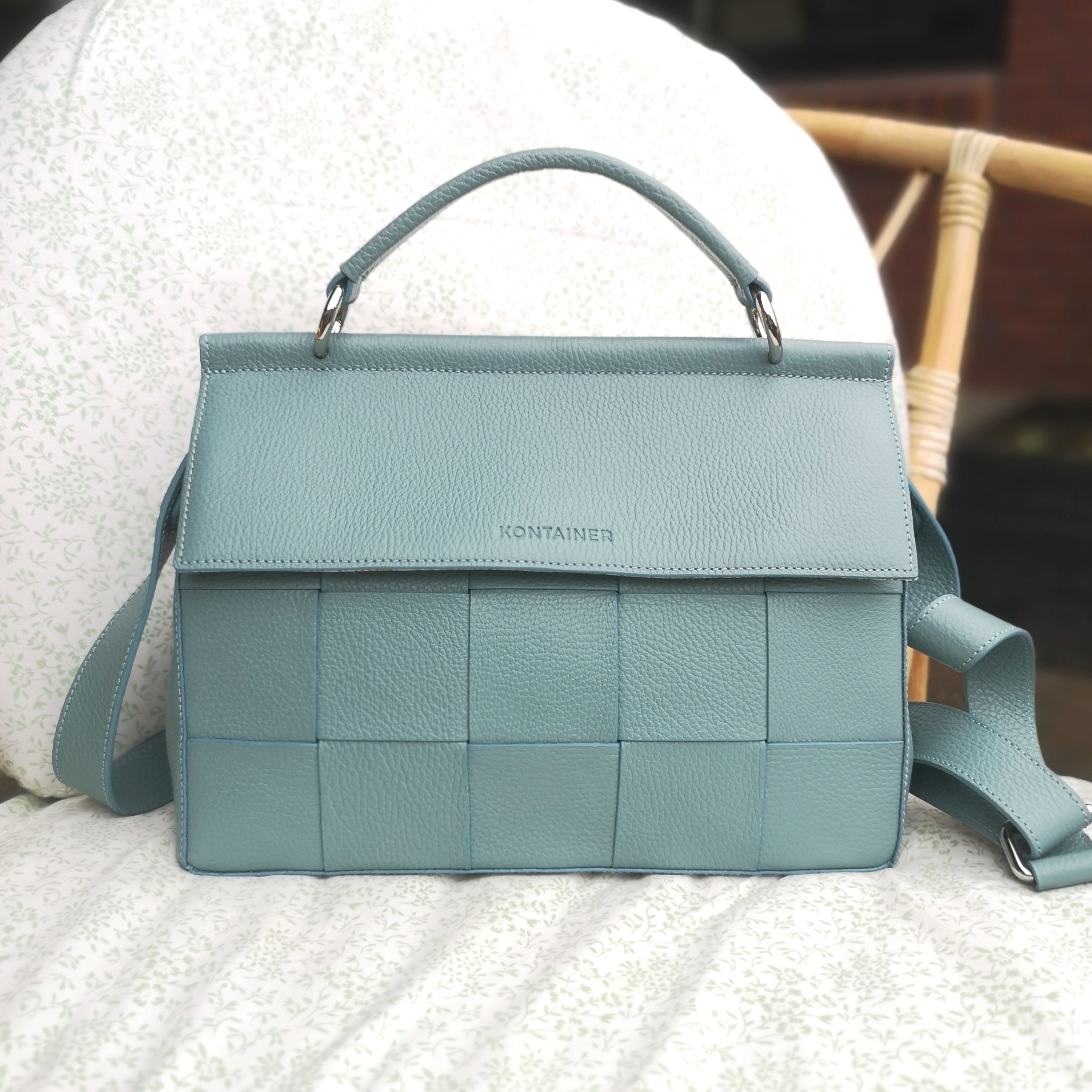 <strong>NEUE FARBE!</strong> Schultertasche Marilyn in Himmelblau