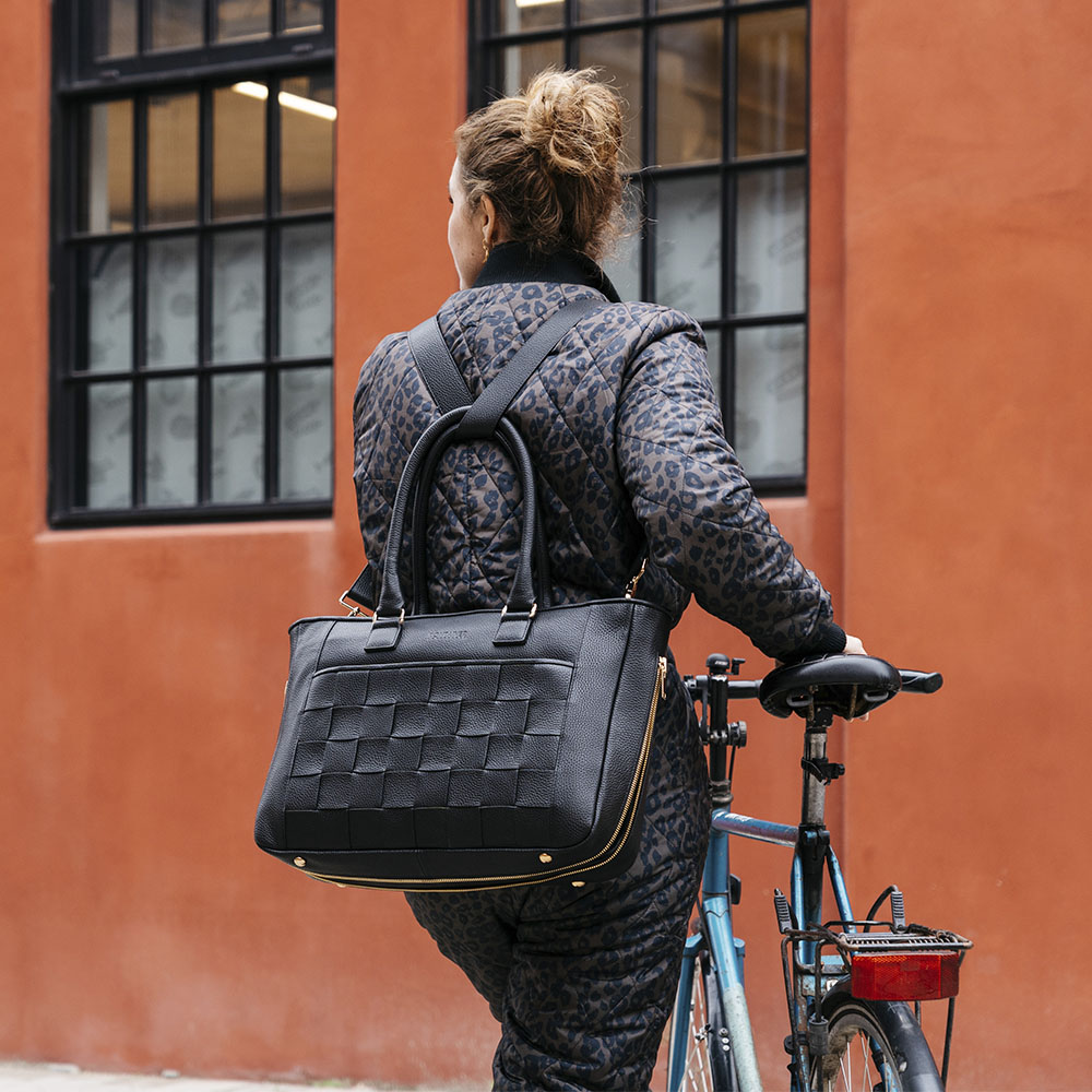 Kontainer - Sustainable leatherbags - Handbraided workbag in black